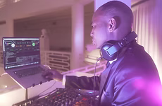 DJ